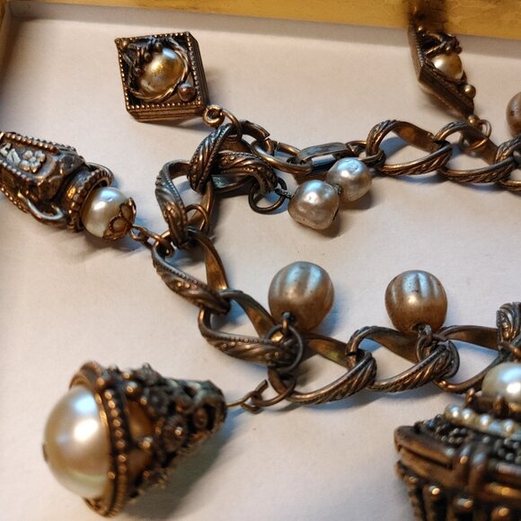 Vintage Bronze Charm Bracelet with Basket Urns & Faux Pearls - Picture 5 of 7